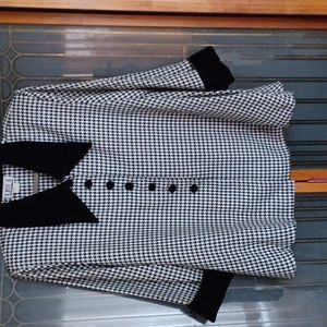 Slim coat with pockets, medium, black and white